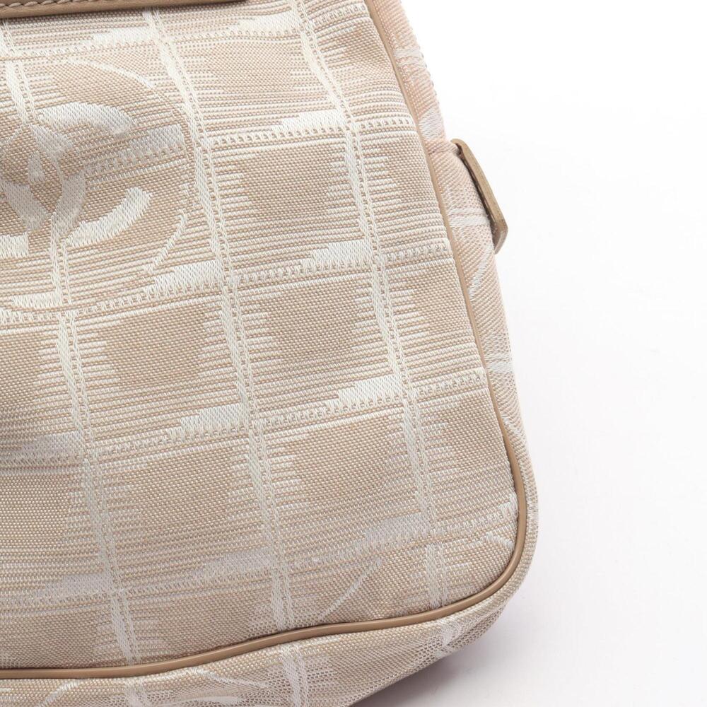 CHANEL Cream Leather Shoulder Bag - Picture 11 of 11